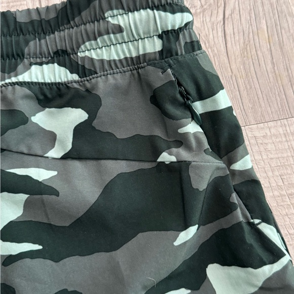 Cameo women’s shorts size medium - Picture 7 of 7